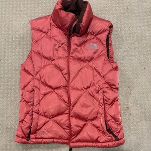 Northface women’s vest shiny pink w brown interior 550 small north face vintage